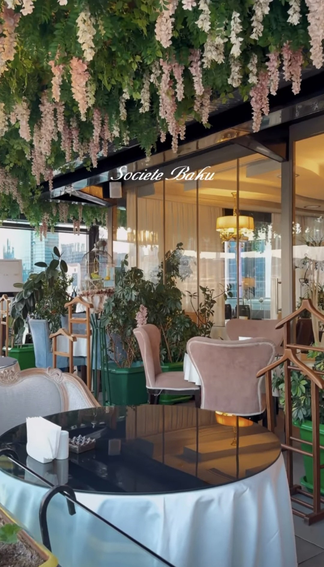 Société Bar & Restaurant — Daxili