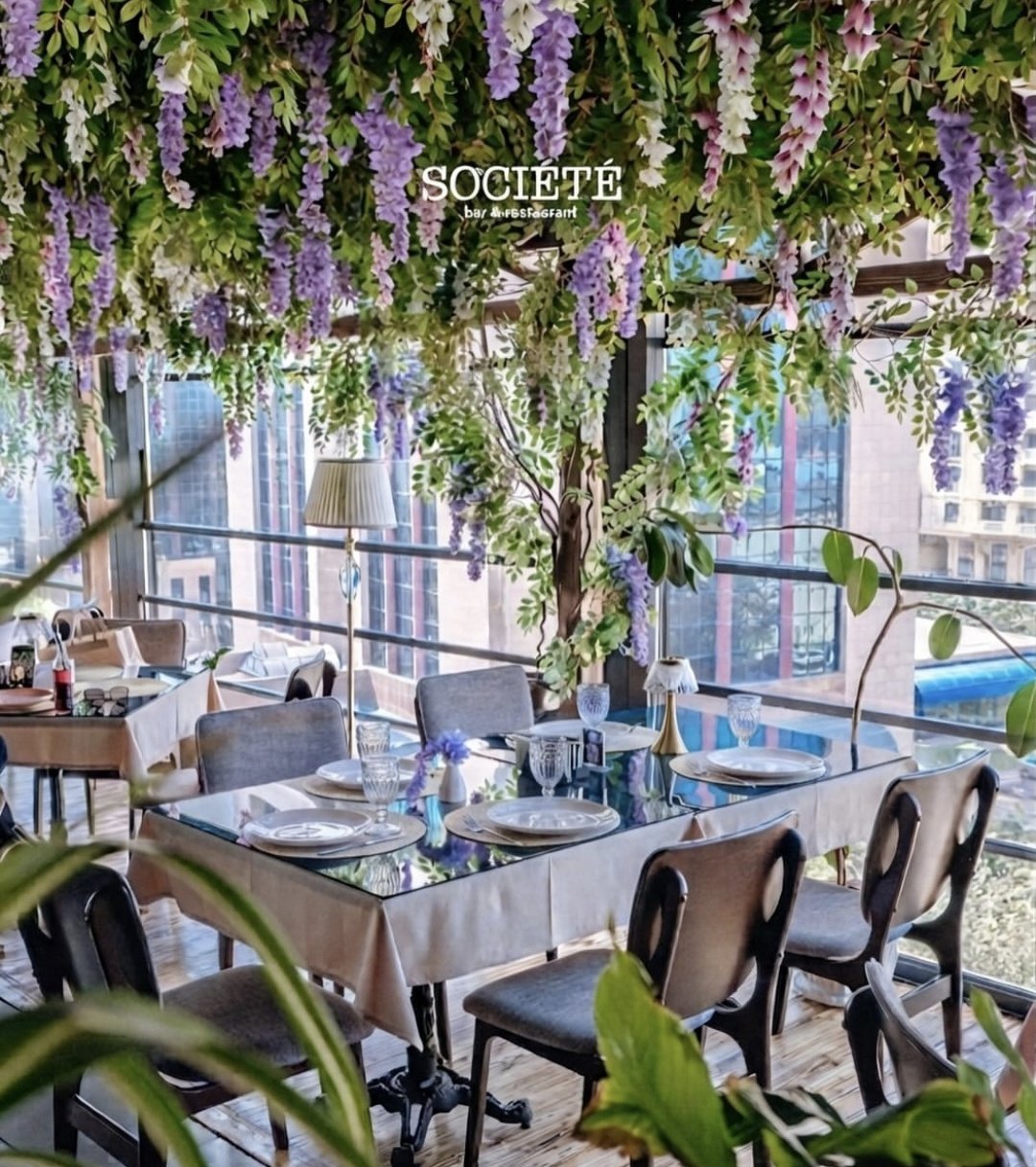 Société Bar & Restaurant — Daxili