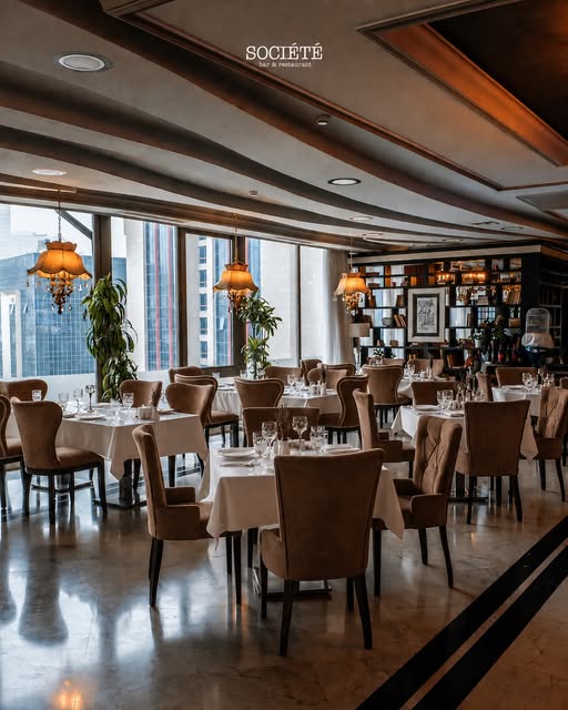 Société Bar & Restaurant — Daxili