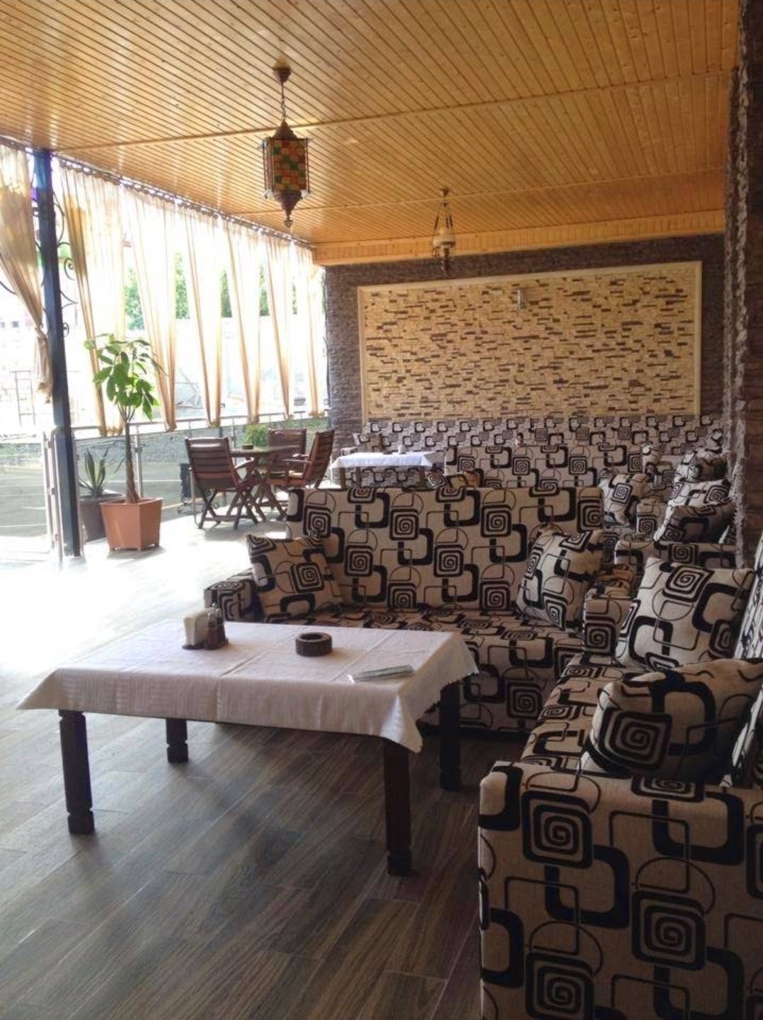 «Wooden House» — Daxili