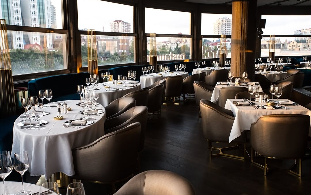 Glass Restaurant & Music hall — Daxili