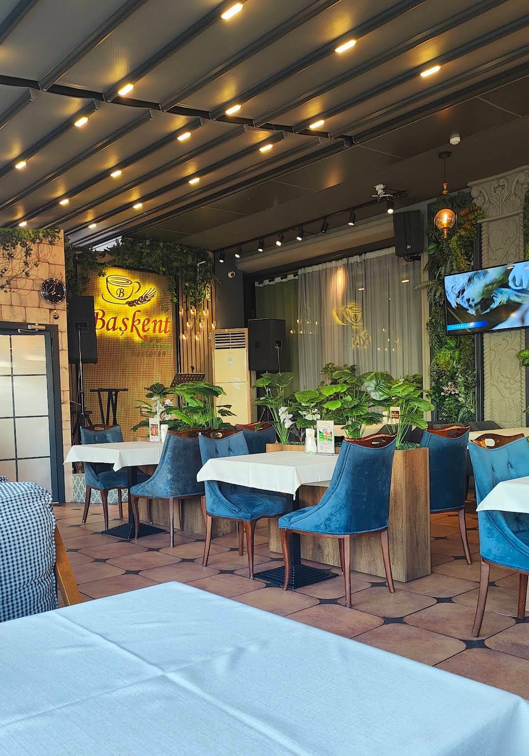 Başkent Restoran — Daxili
