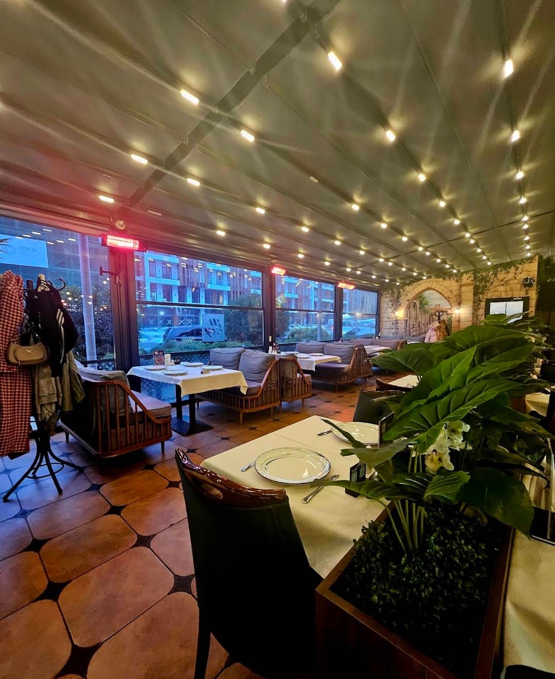 Başkent Restoran — Daxili