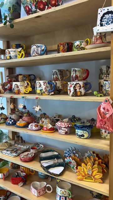 Gilli Pottery & Coffee