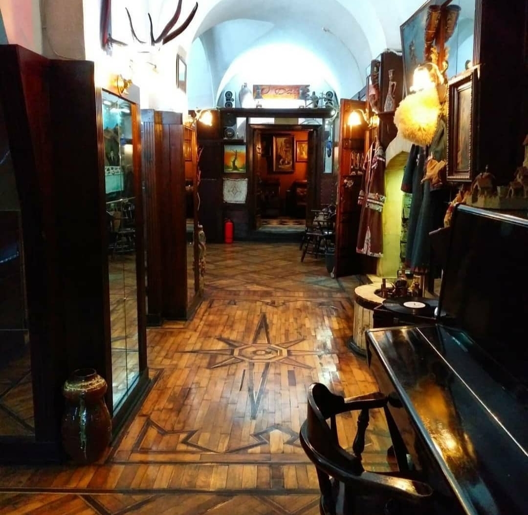 "U Dali" GEORGIAN RESTAURANT — Daxili