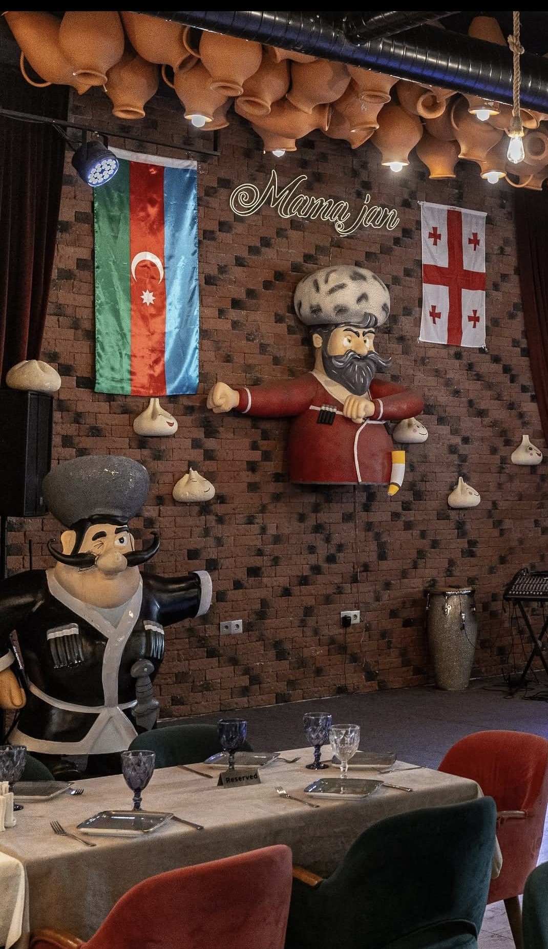 Mamajan Xırdalan — Daxili