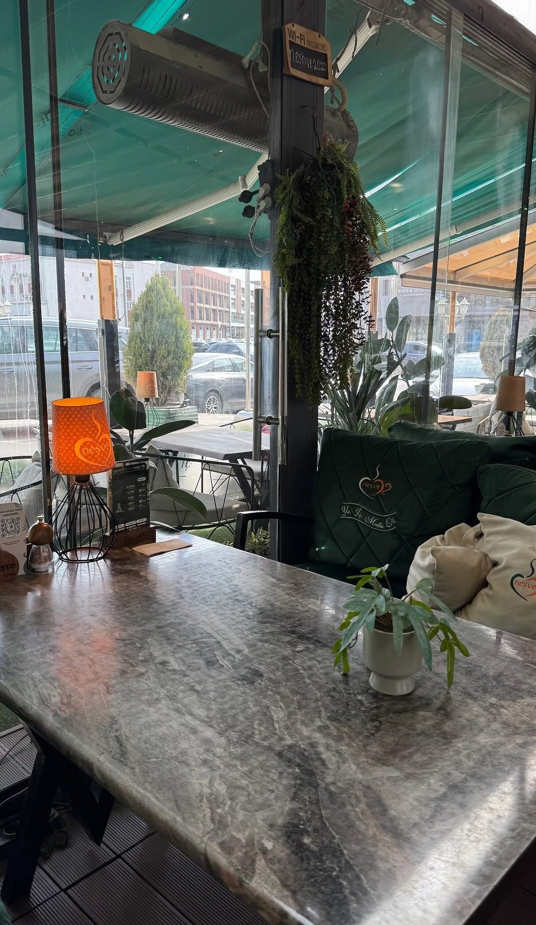 Neşve cafe & restaurant — Daxili