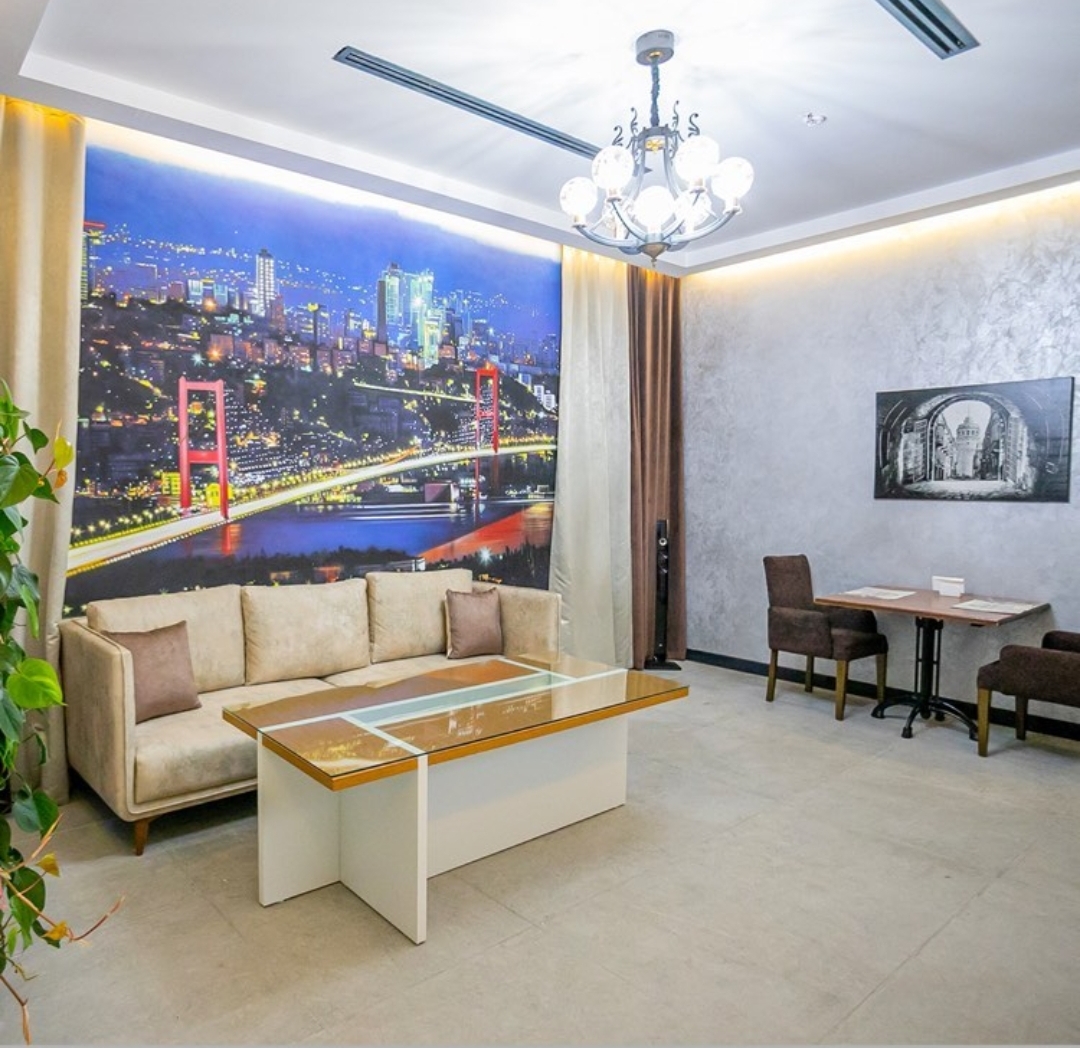 East Town — Daxili