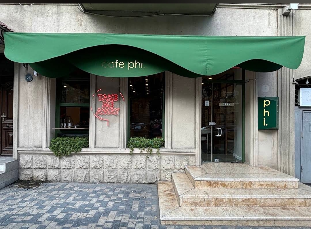 Cafe Phi — Xarici görünüş
