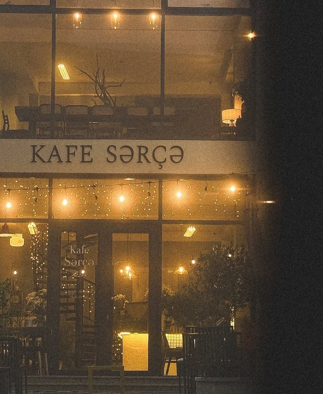 Kafe Sərçə — Xarici görünüş