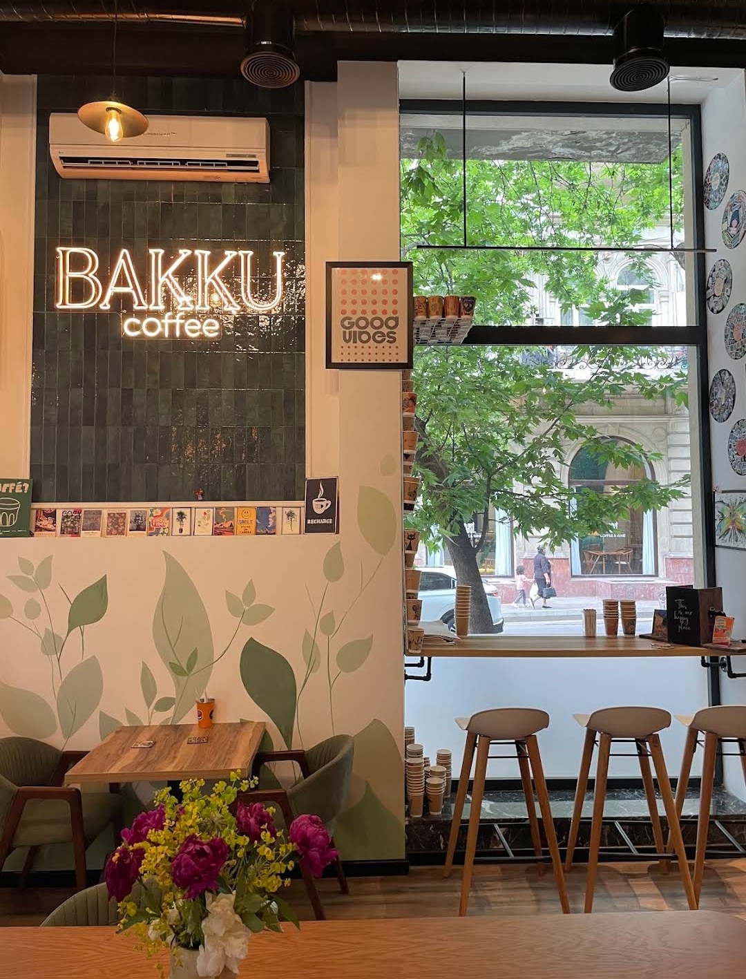 Bakku Coffee — Daxili