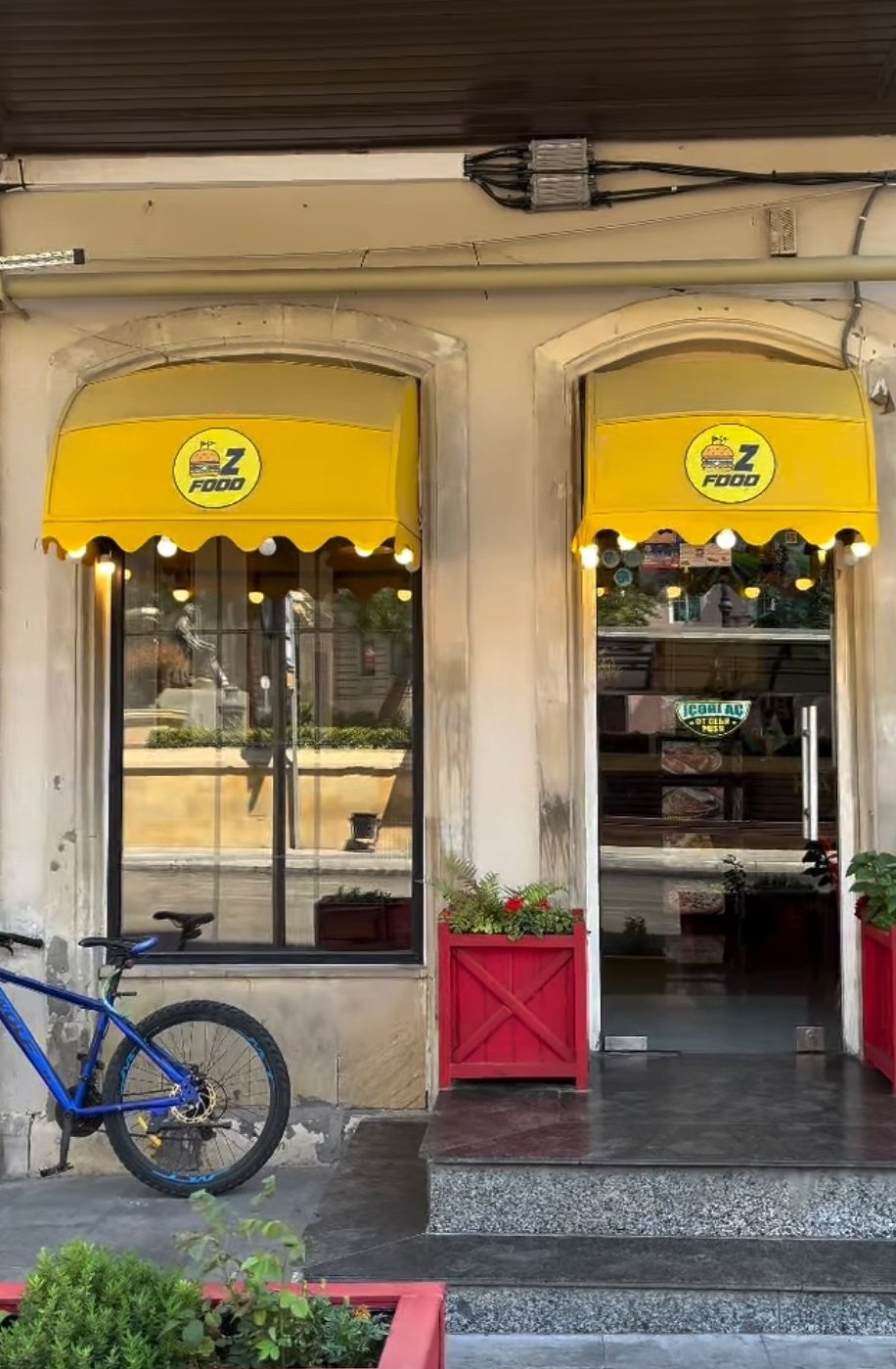 ÖzFOOD — Xarici görünüş