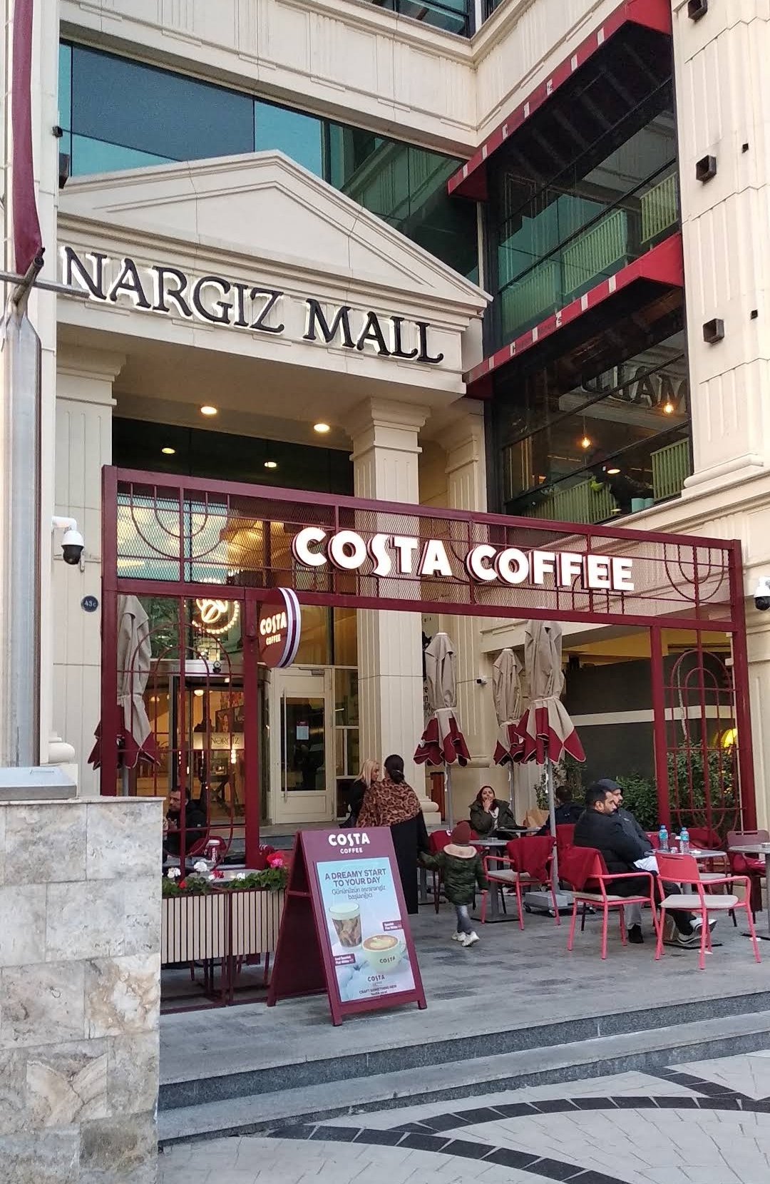 Costa Coffee (Nərgiz Mall) — Xarici görünüş