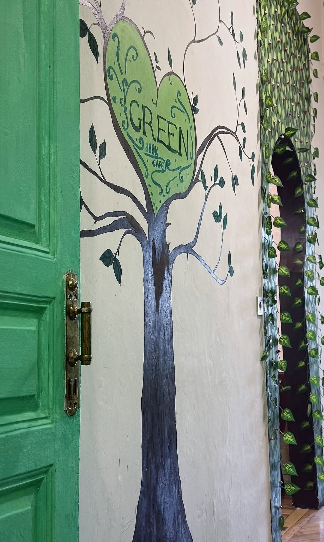 Green Book Cafe — Daxili