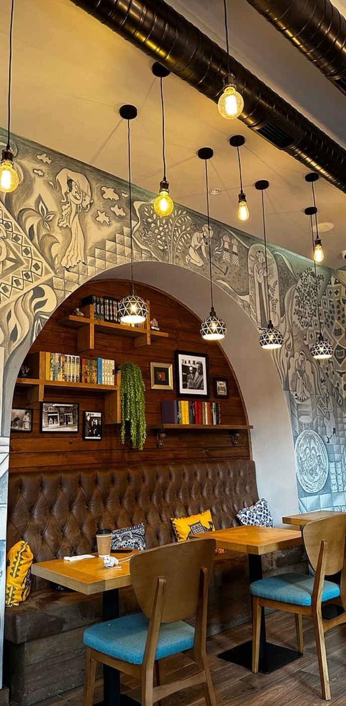 Green Book Cafe — Daxili