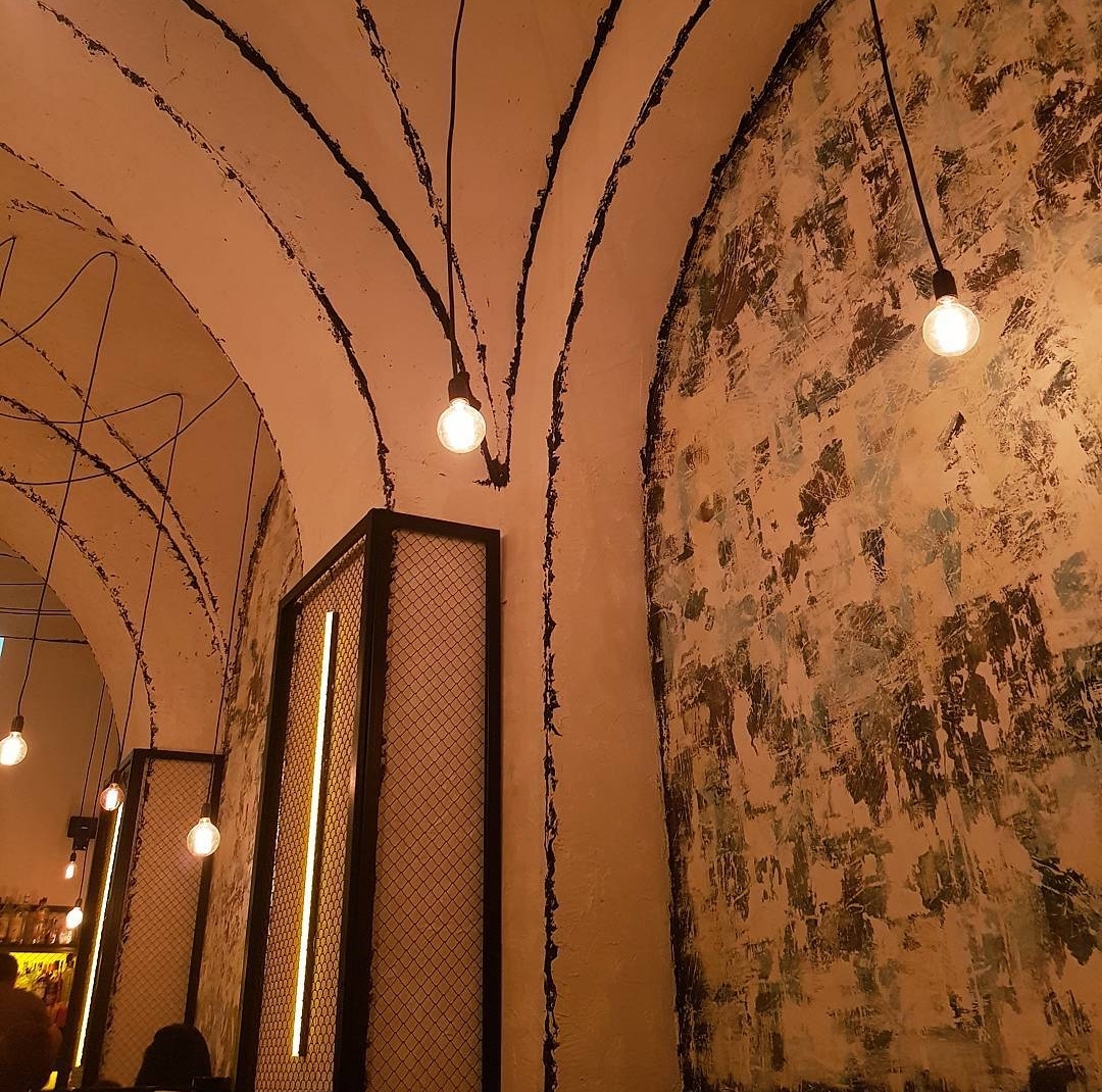 Elephant Cafe & Restaurant — Daxili