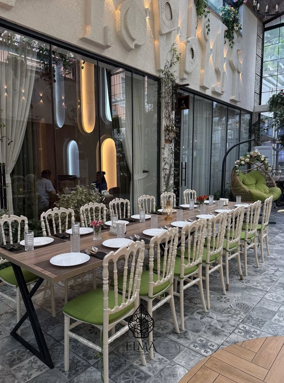 Elma Restaurant — Daxili