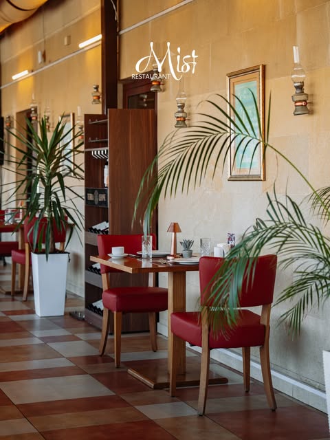 Mist Restaurant — Daxili