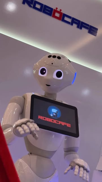 ROBOCAFE — Daxili