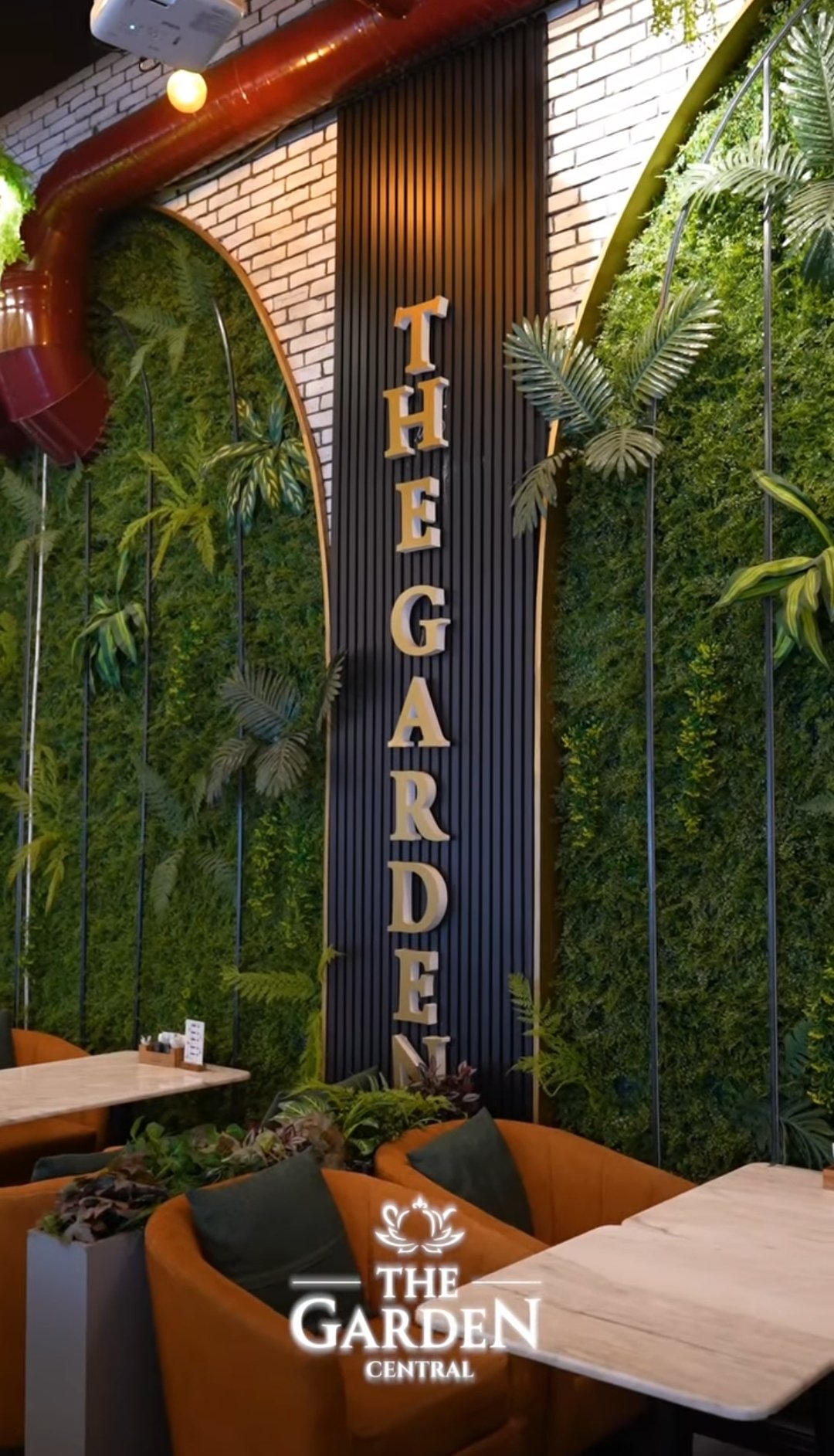 The Garden Central — Daxili