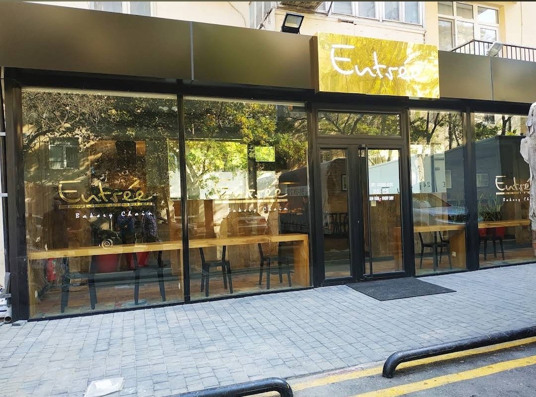 Entrée 6 (Elmler) — Xarici görünüş