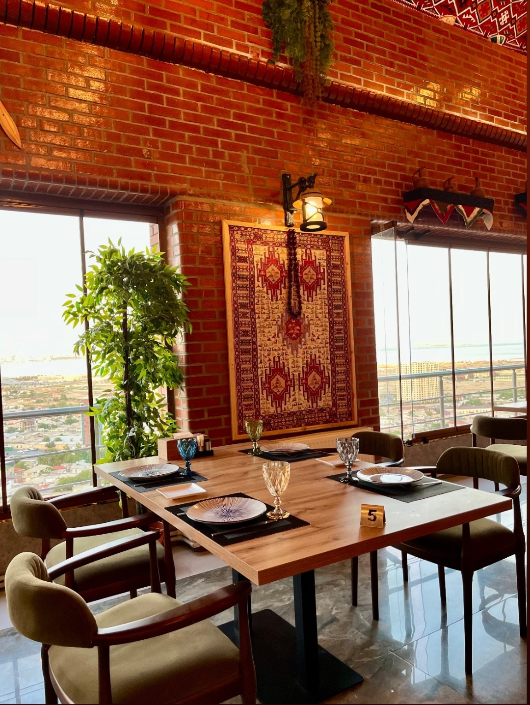 Bakinskiy Dvorik Restoran — Daxili