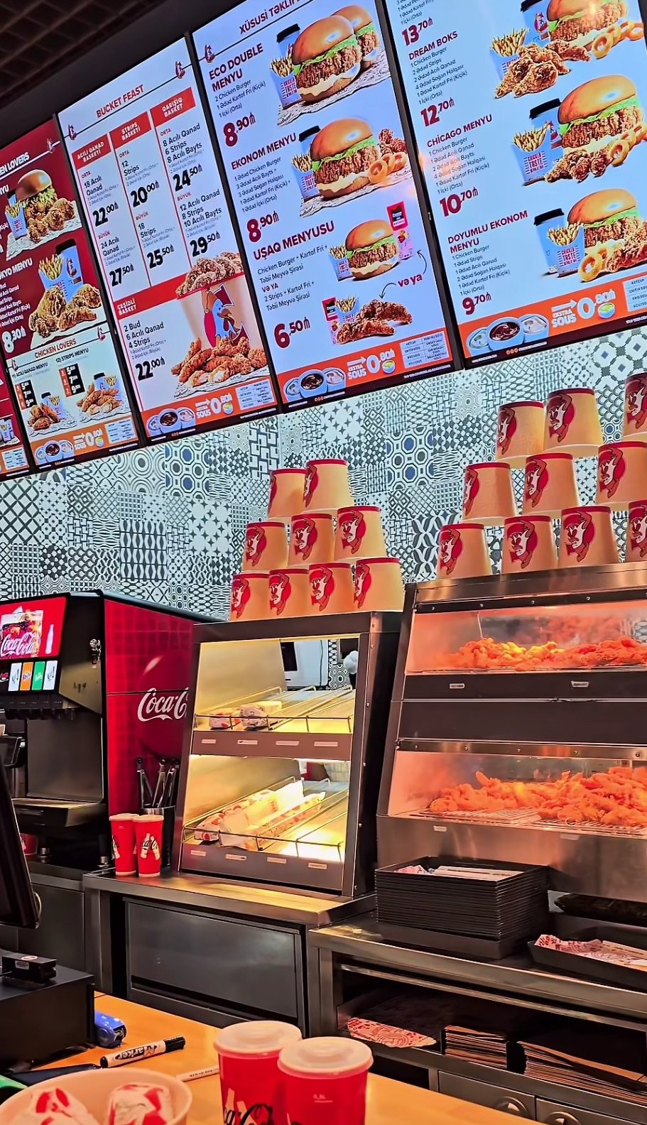 CTR Chicken - Sevinc Mall — Daxili