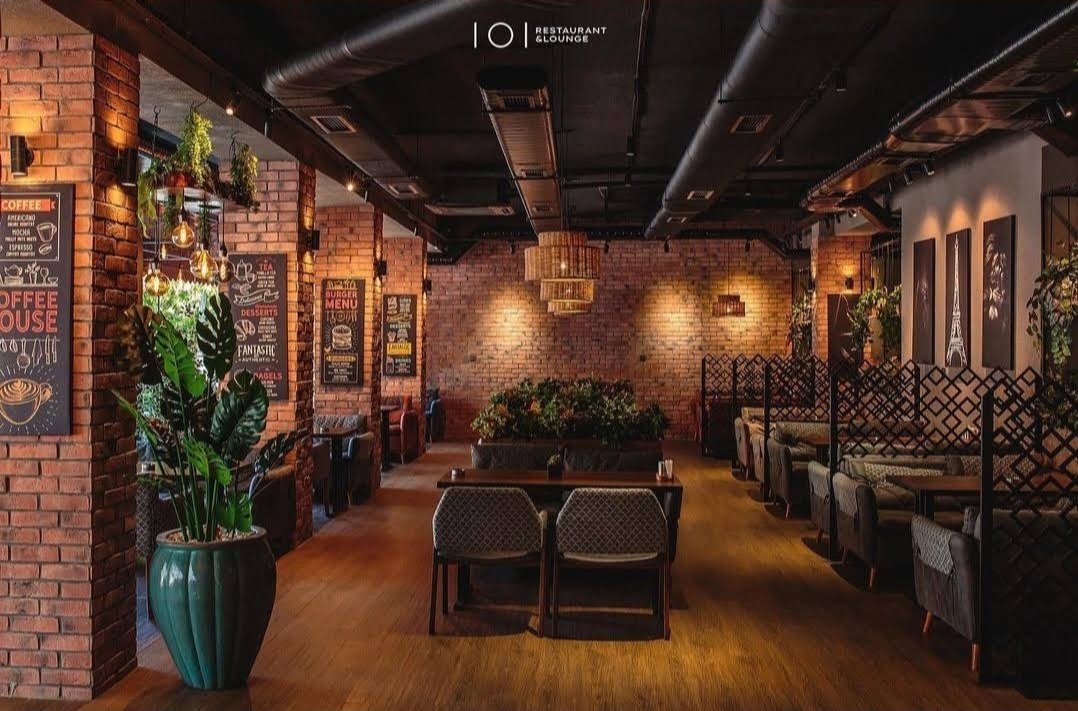 101 Restaurant & Lounge — Daxili