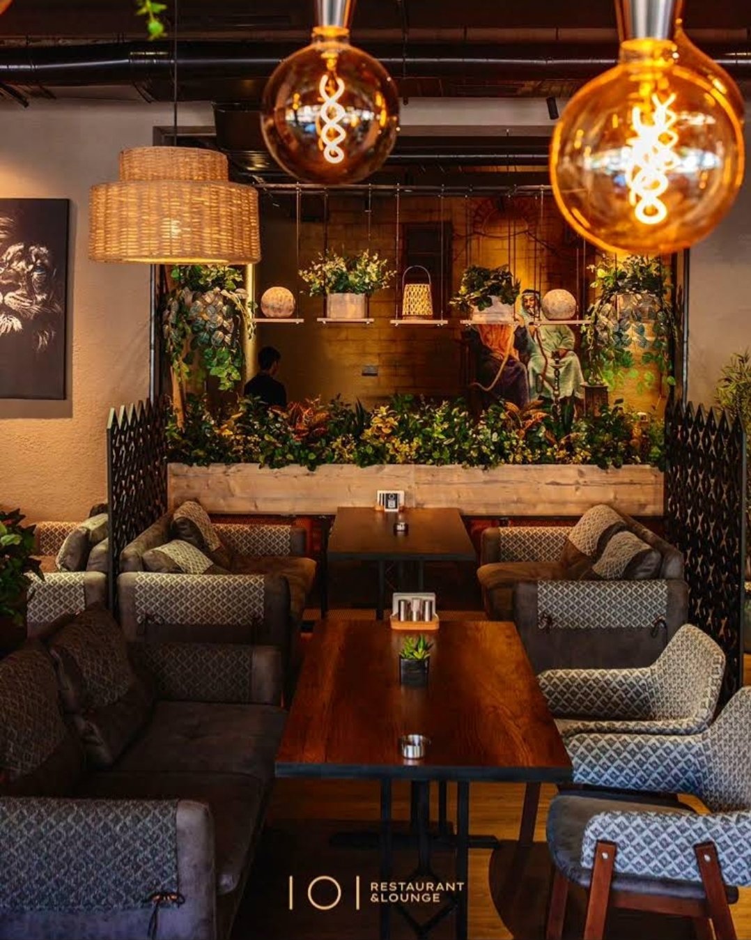 101 Restaurant & Lounge — Daxili