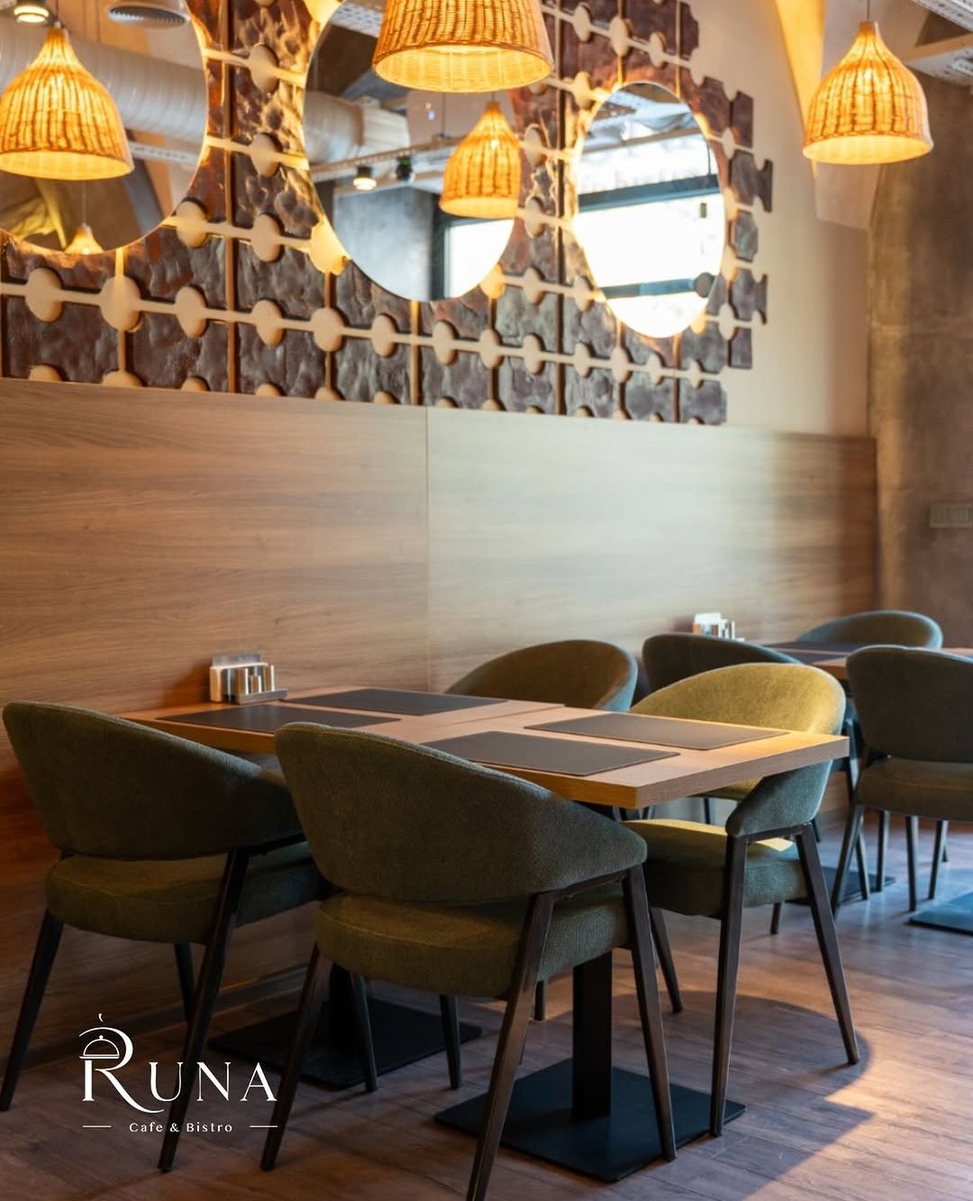 Runa Cafe — Daxili