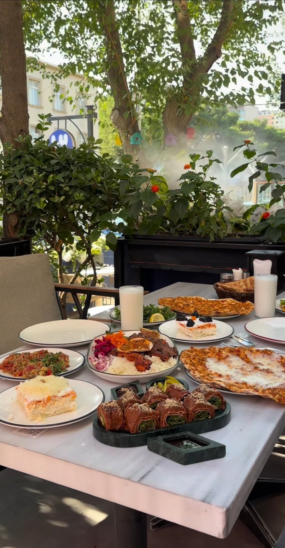 Buyukfirat restoranı Nizami filialı — Xarici görünüş