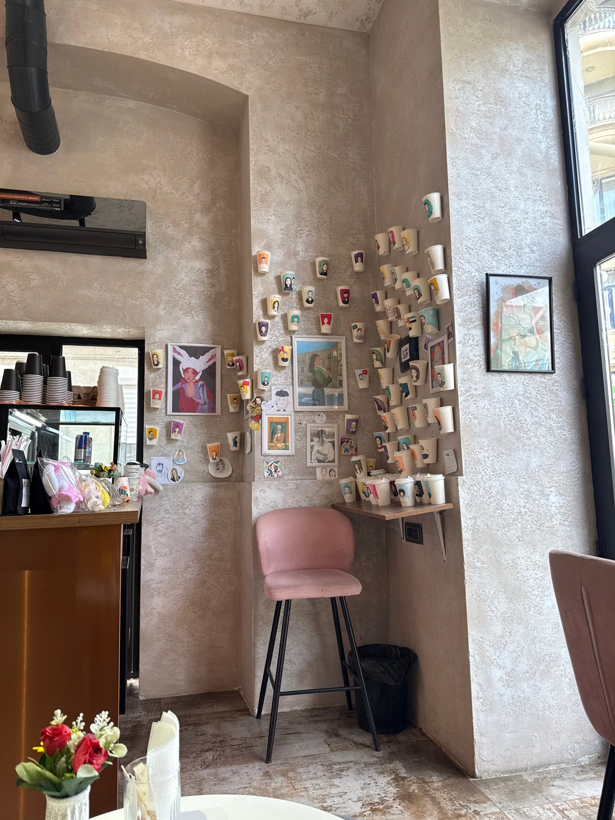 AromArts Coffee — Daxili