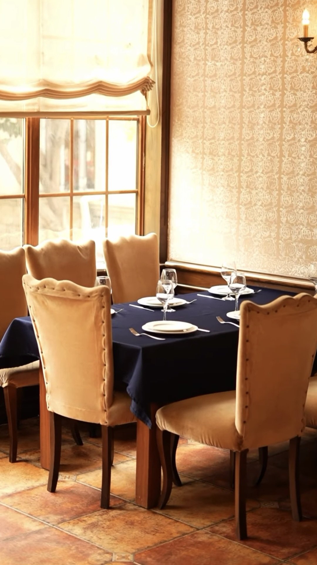 Mziuri Georgian Restaurant — Daxili