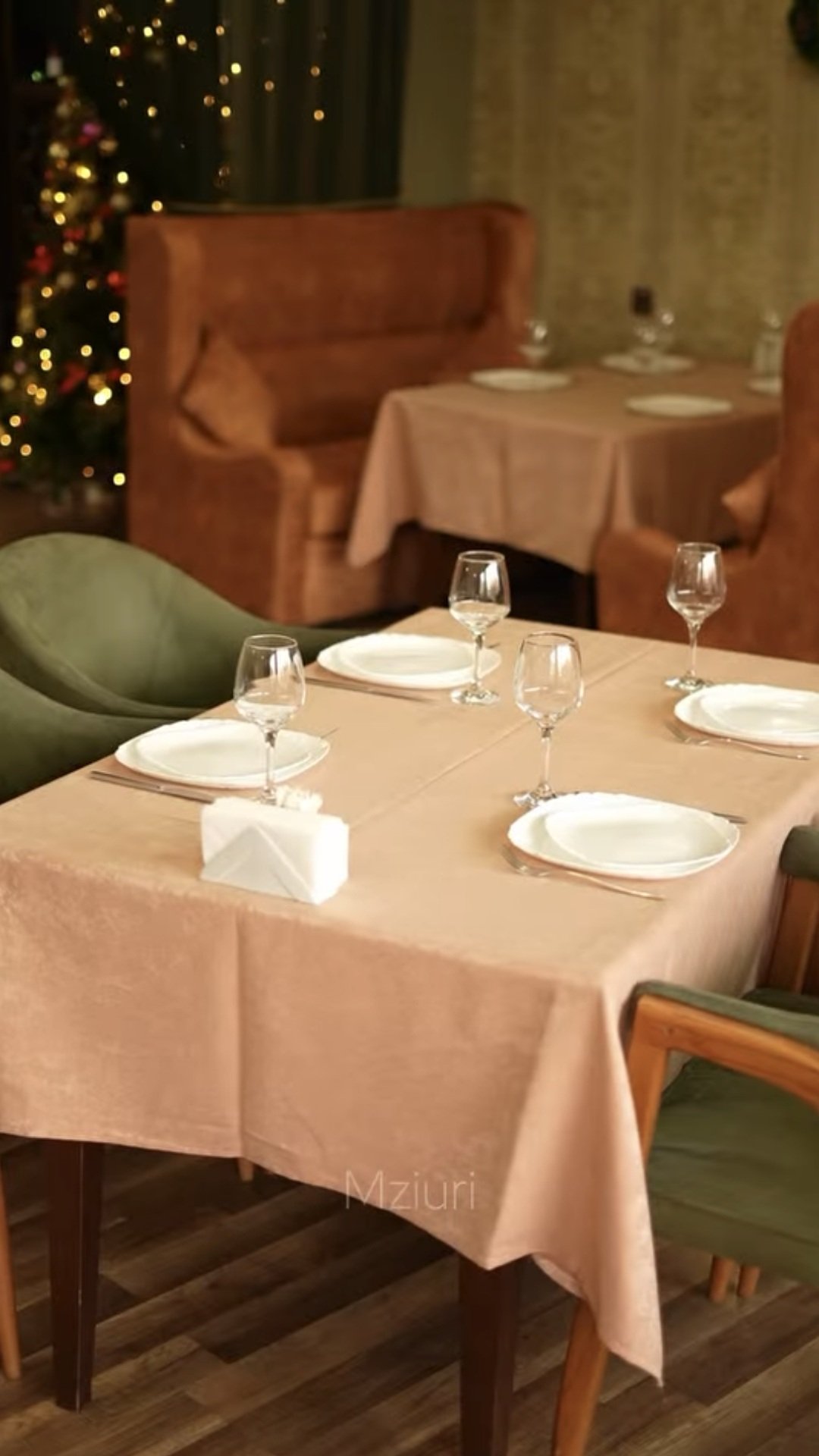 Mziuri Georgian Restaurant — Daxili