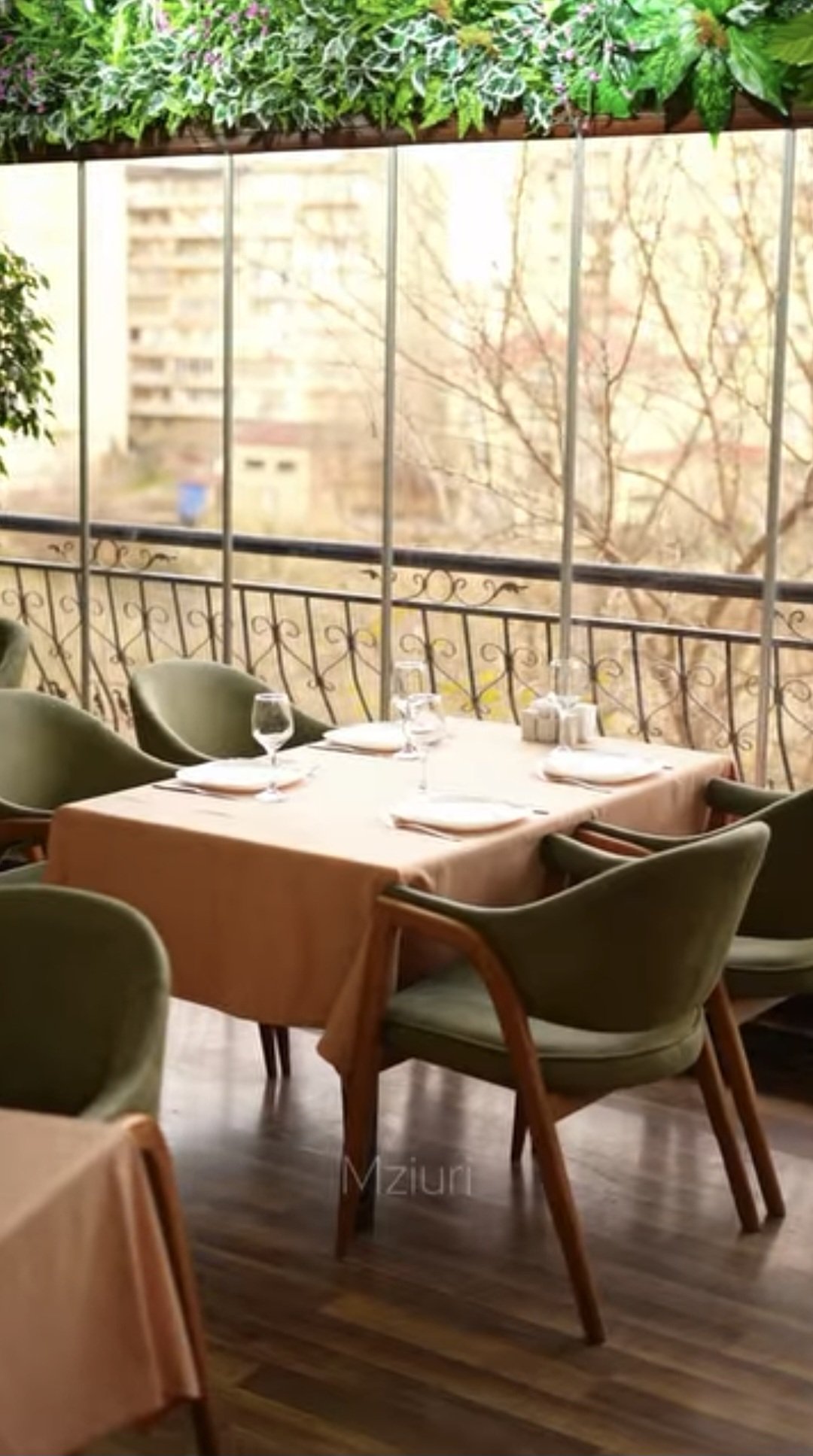Mziuri Georgian Restaurant — Daxili