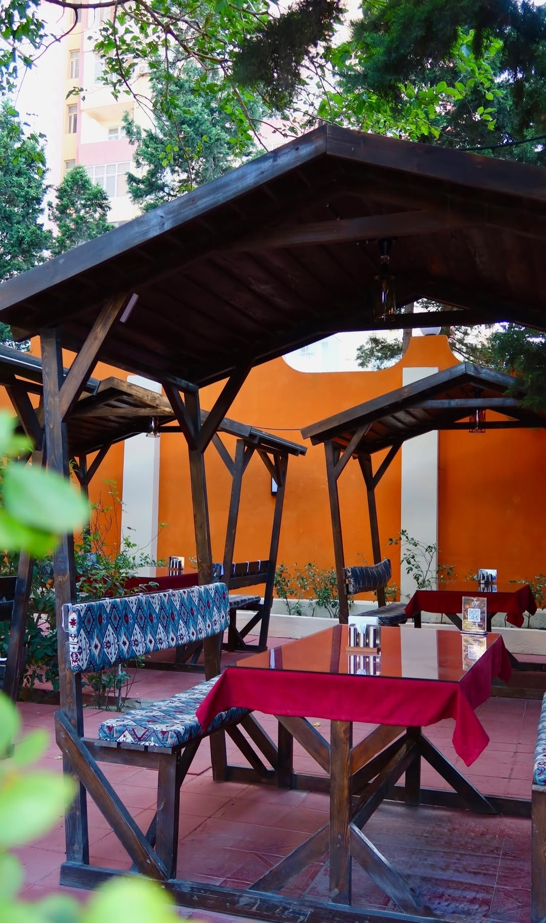 3 Qardaş Restoran — Daxili
