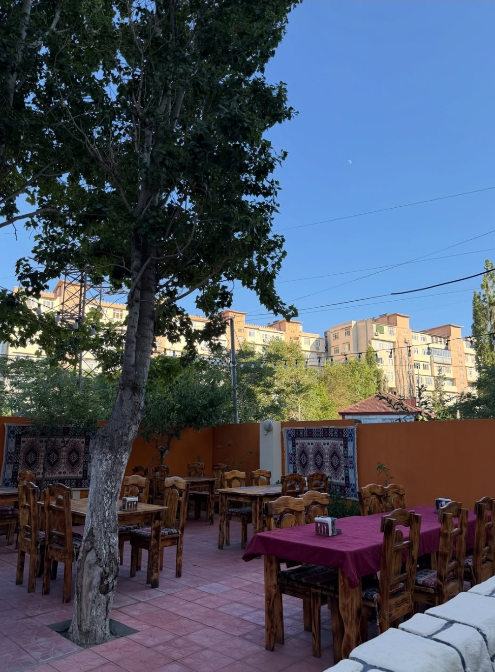 3 Qardaş Restoran — Daxili