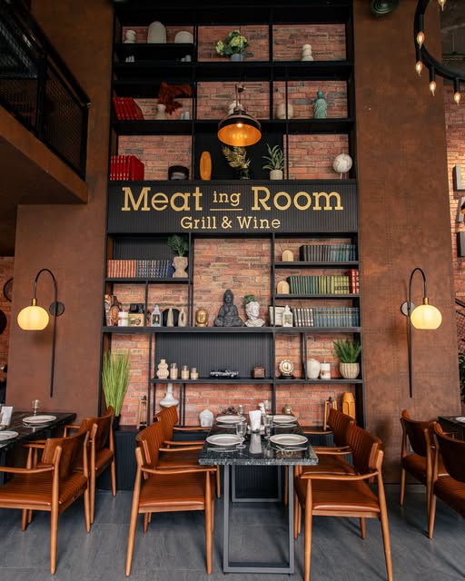 Meating Room — Daxili