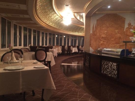 Teleqüllə Restaurant — Daxili