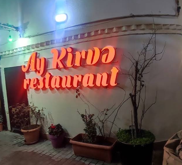 Ay Kirvə — Xarici görünüş