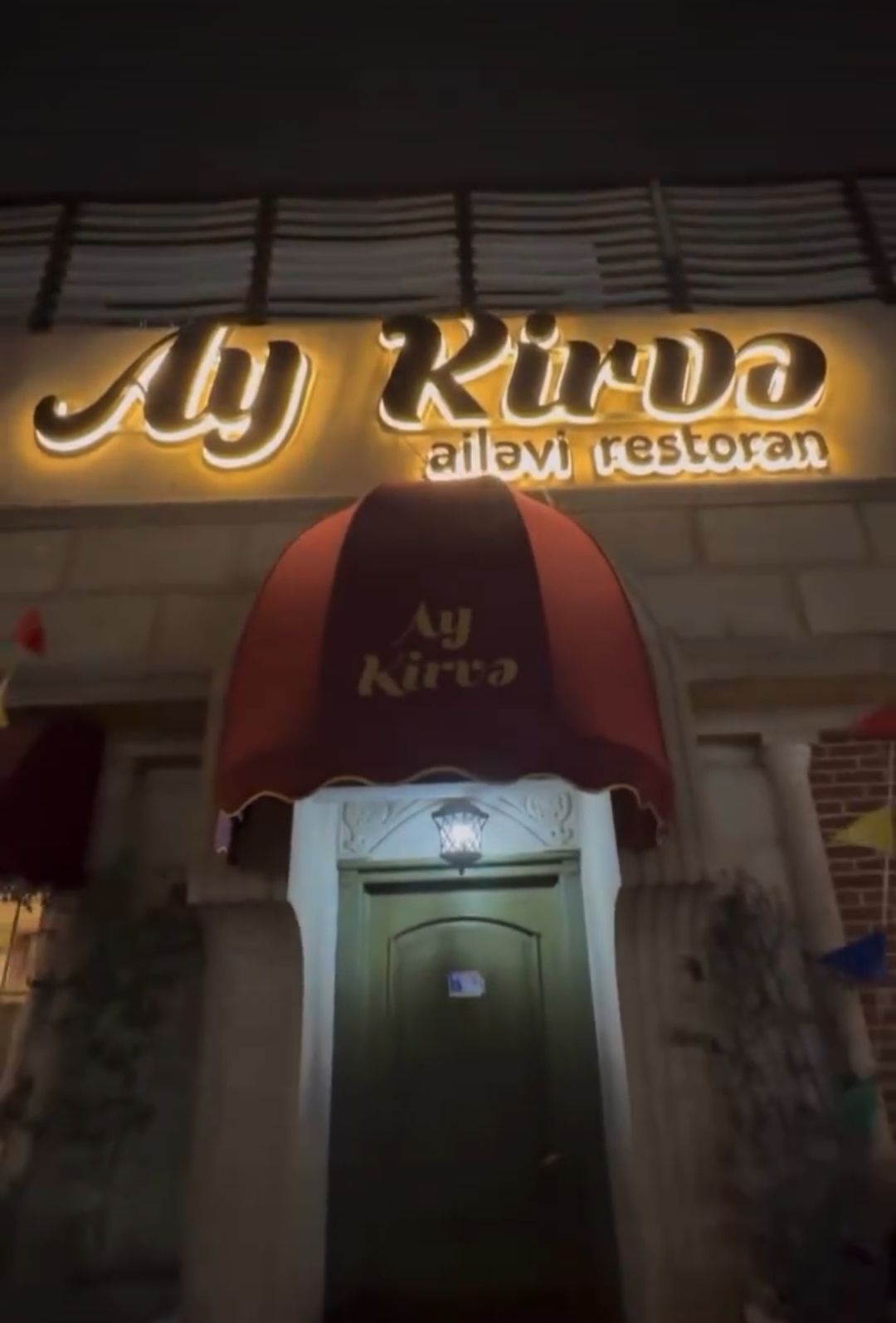 Ay Kirvə — Xarici görünüş