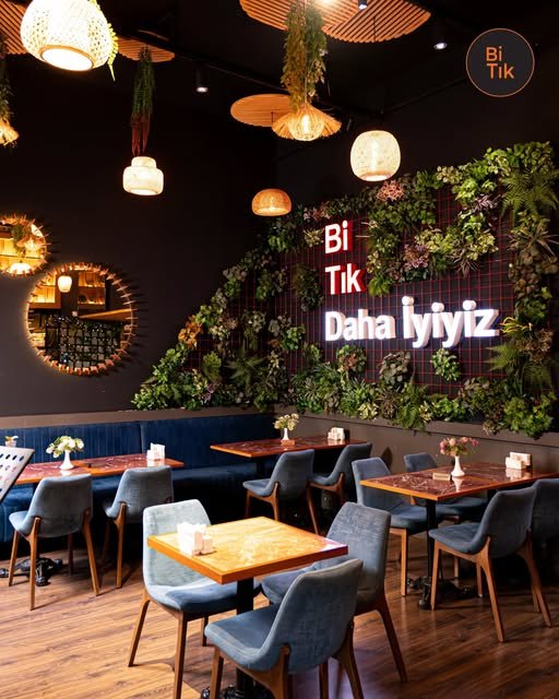 Bi tık — Daxili