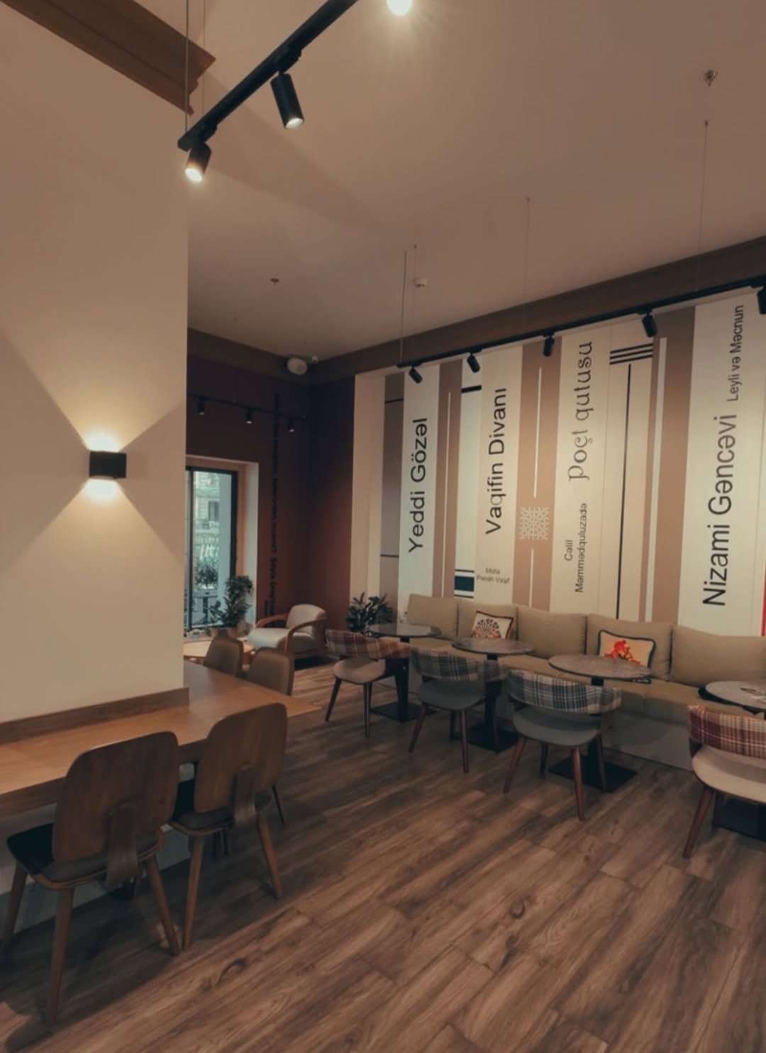 Coffee Culture — Daxili