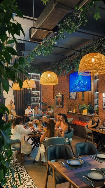 Momento Lounge & Restaurant