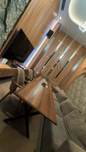 Momento Lounge & Restaurant — Daxili
