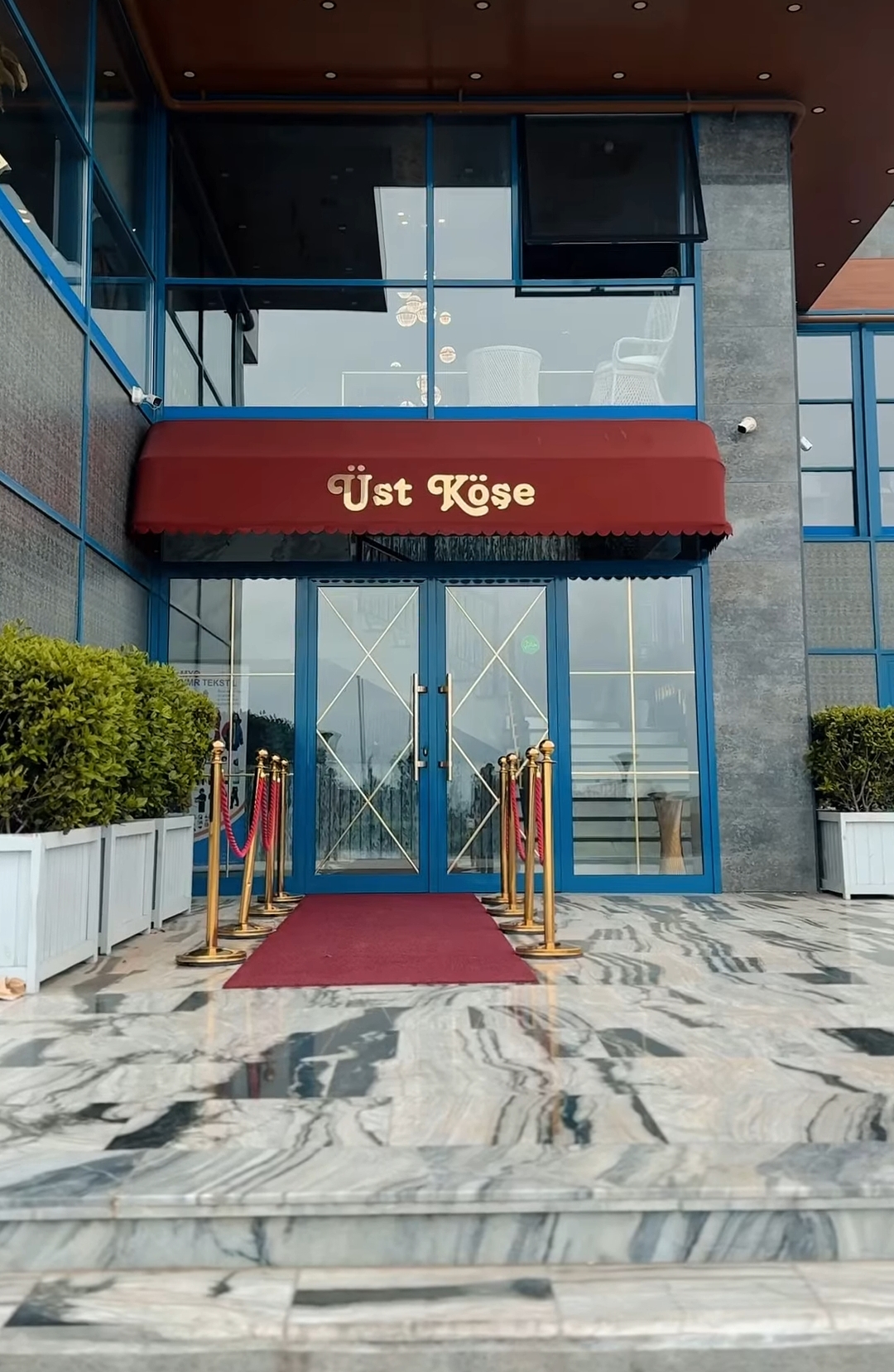 Üst Köşə Lounge & Restaurant — Xarici görünüş