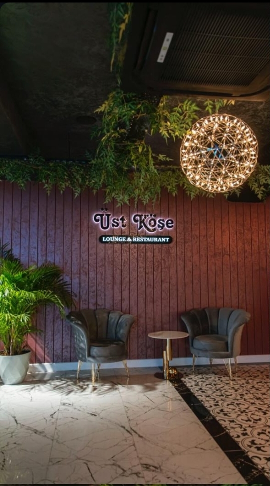 Üst Köşə Lounge & Restaurant — Daxili