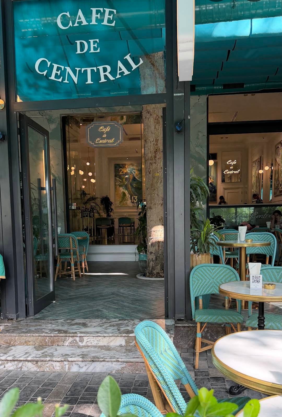 Central Cafe — Daxili