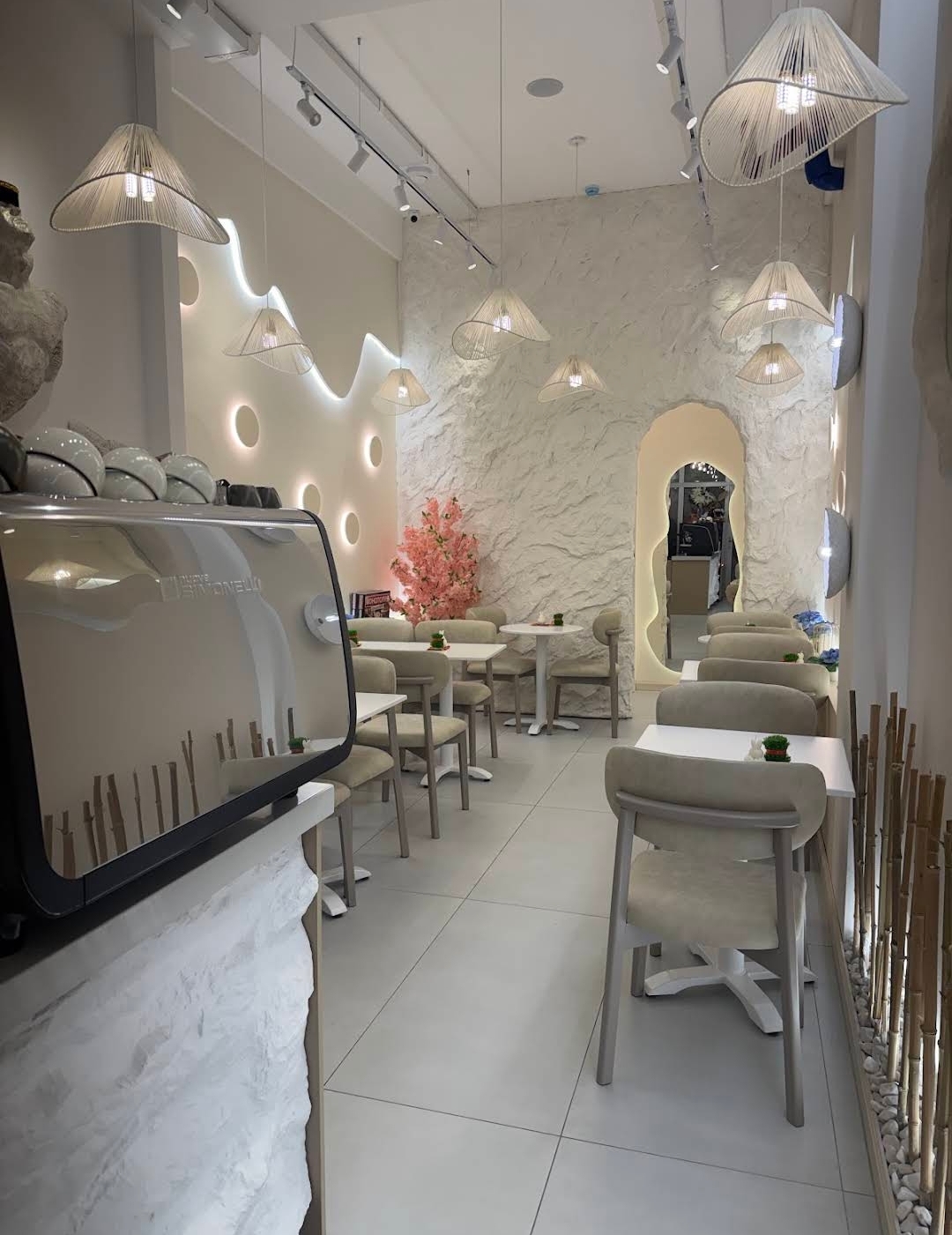 Aidas Coffee House — Daxili