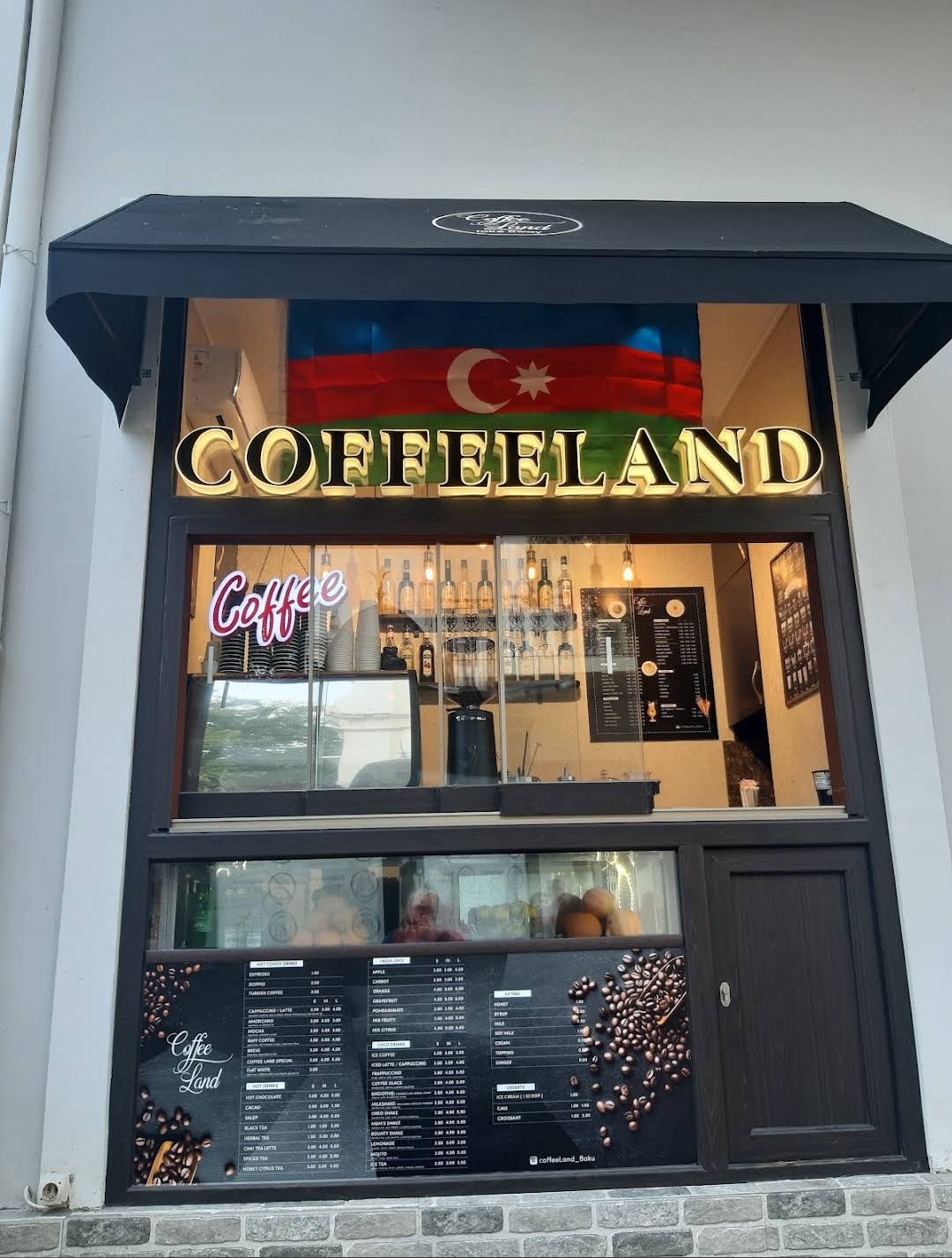 Coffee Land (Nizami St.) — Xarici görünüş